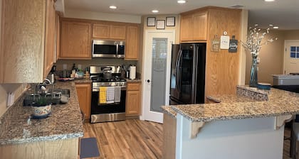 Comfy Home/Travel Nurse/Work/Long Stays/Vacation Stays.