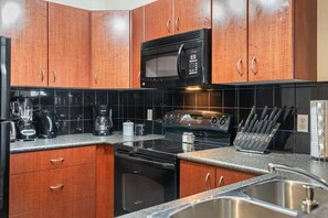 冰箱、微波炉、烤箱、炉灶