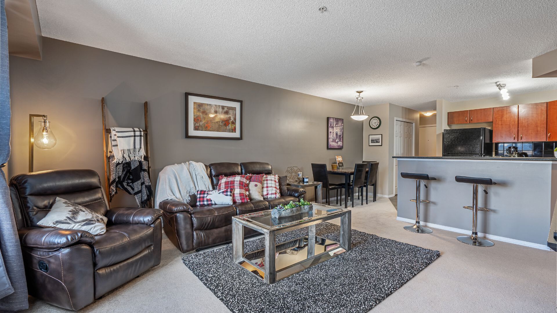 TV, fireplace, offices