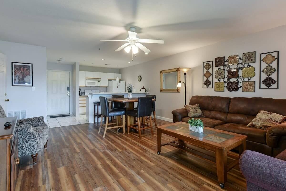 TV, fireplace, offices