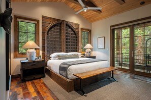 7 soverom, skrivebord, strykejern/-brett og reiseseng for barn