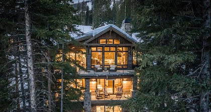 Ultimate Luxury Ski Chalet | Casa de Montana | Hot Tub, Vintage Video Games & More!