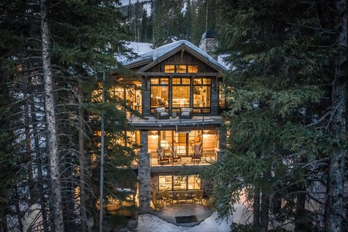 Ultimate Luxury Ski Chalet | Casa de Montana | Hot Tub, Vintage Video Games & More!