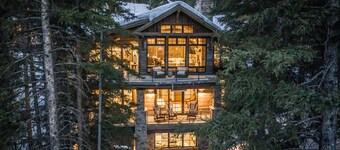 Ultimate Luxury Ski Chalet | Casa de Montana | Hot Tub, Vintage Video Games & More!