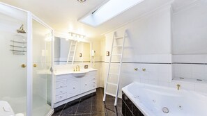 Een douche, een bubbelbad, een haardroger