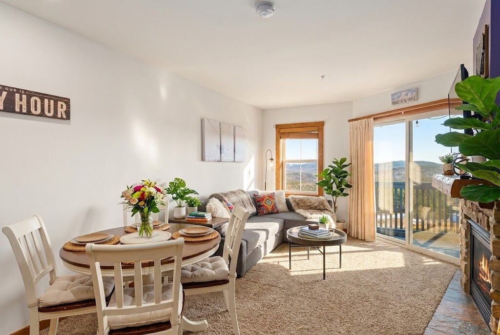 Smart TV, fireplace, DVD player