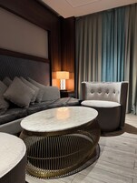 Suite, Two bedrooms And Living Room 6 persons | Una cassaforte in camera, insonorizzazione, Wi-Fi gratuito, lenzuola