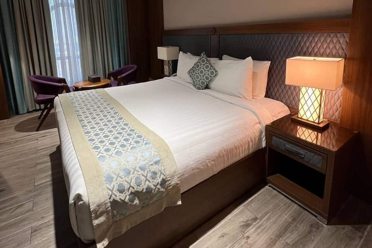 Two Connected Bedrooms, 6 Persons | 객실 내 금고, 방음 설비, 무료 WiFi, 침대 시트