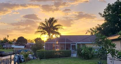 Heated Pool Home on a Gulf Access Canal w/Kayaks & lots of fishing!!