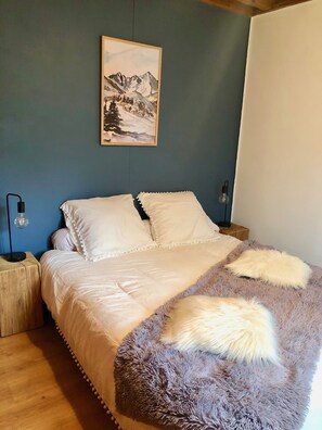 4 bedrooms, iron/ironing board, travel cot, free WiFi