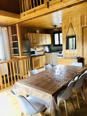 Dining - Cosy chalet close to resorts and lake many activities summer/winter 10 pl. ⛷️🥾🦌 (Matemale)
