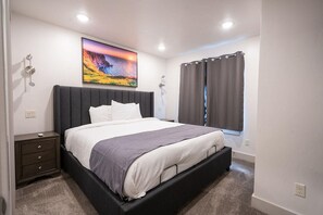 3 bedrooms, iron/ironing board, travel cot, WiFi - Year-Round getaway at Waterdance! Rec center w indoor pool/Spa, pickleball+ (Garden City)