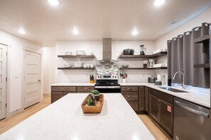 Fridge, microwave, oven, stovetop - Year-Round getaway at Waterdance! Rec center w indoor pool/Spa, pickleball+ (Garden City)