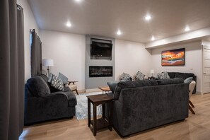 TV, fireplace - Year-Round getaway at Waterdance! Rec center w indoor pool/Spa, pickleball+ (Garden City)