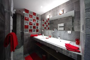 Shower, towels