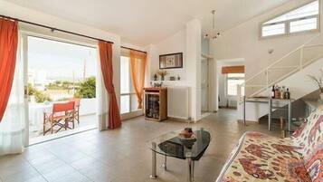 Televisión y chimenea