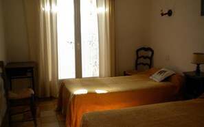 3 bedrooms, iron/ironing board, Internet, bed sheets