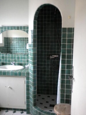 Bathtub