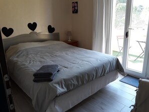 4 chambres, fer et planche à repasser, accès Internet