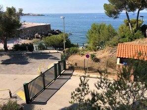 Property grounds - Renecros 1 à 30 m de la mer (BANDOL)