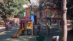 A playground with a slide, climbing structures, and a bench. - Renecros 1 à 30 m de la mer (BANDOL)