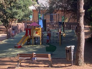 Children’s area - Renecros 1 à 30 m de la mer (BANDOL)