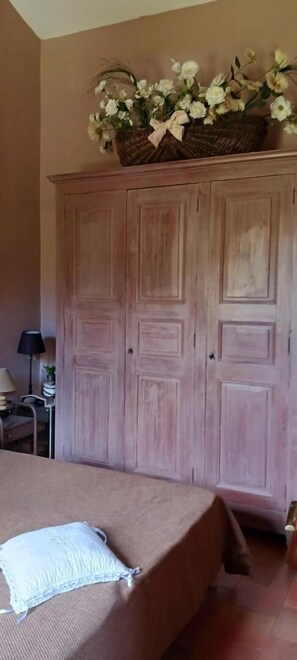 2 chambres, fer et planche à repasser, accès Internet