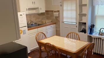 Fridge, microwave, dishwasher, coffee/tea maker