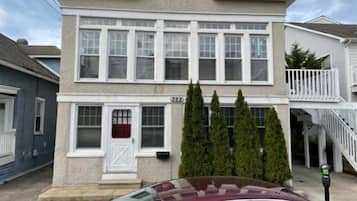 House (WW322 East Maple Ave, Unit 1) | Exterior