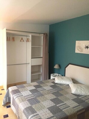 2 bedrooms, iron/ironing board, Internet, bed sheets - La Cigale Bleue à Callian (CALLIAN)