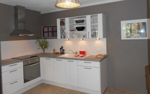 Microwave, oven, dishwasher, coffee/tea maker