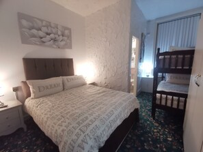Apartment | 1 bedroom, iron/ironing board, free WiFi, bed sheets - 6 Person - 1 - Bed Apartment in Blackpool (Blackpool)