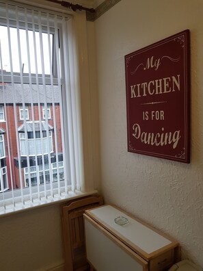 Apartment | 1 bedroom, iron/ironing board, free WiFi, bed sheets - 6 Person - 1 - Bed Apartment in Blackpool (Blackpool)