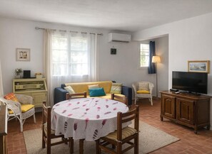 TV, DVD player - Les Volets Bleus - LA Garde Freinet (LA GARDE FREINET)