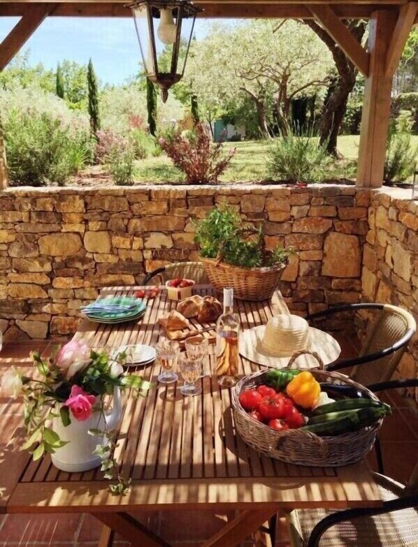 Outdoor dining