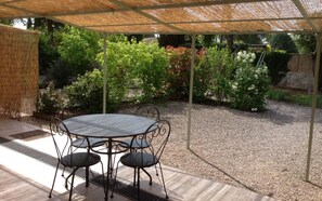 Outdoor dining - La Cigale Verte à Callian (CALLIAN)