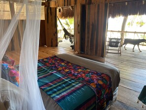 5 bedrooms, free WiFi, bed sheets