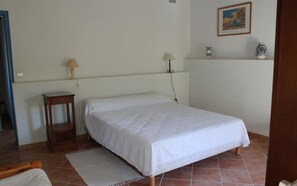 2 bedrooms, iron/ironing board, Internet