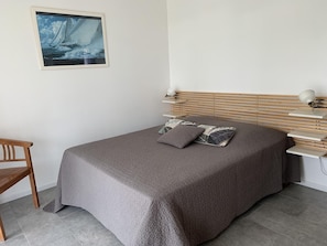 3 bedrooms, iron/ironing board