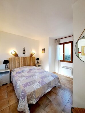 2 chambres, fer et planche à repasser, accès Internet