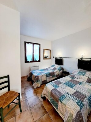2 habitaciones, tabla de planchar con plancha y internet 