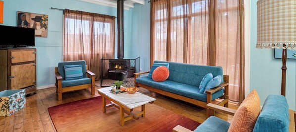 Smart-TV, Kamin, Tischtennisplatte