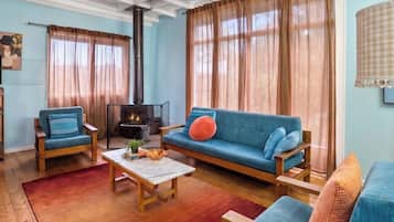 Smart TV, fireplace, ping pong