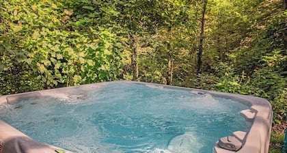 Tiny Cabin Village | Private Hot Tub | Lynda Cabin