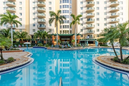 Pompano Beach | Couples Golf Getaway | Pool + Golf