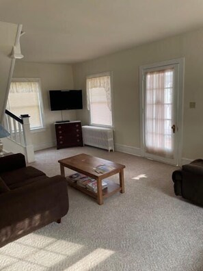 TV - Ww322 East Maple Avenue - Unit 2 (Wildwood)