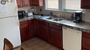 Coffee/tea maker, fridge, microwave, dishwasher - Ww322 East Maple Avenue - Unit 2 (Wildwood)