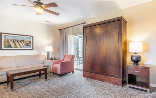 Branson | Pool & Mountains | Scenic Ozark Stay