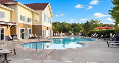 Branson | Pool & Mountains | Scenic Ozark Stay