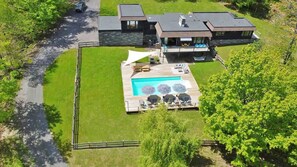 Exterior - Modern Lux 5-Bed, Double Fireplace, Dogs Welcome (Kerhonkson)